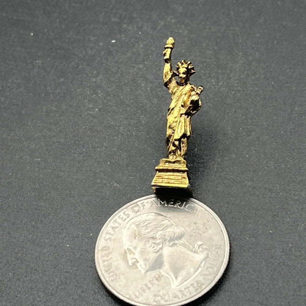Statue‎ Of Liberty Gold Tone Lapel Hat Pin